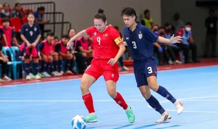 Kỹ thuật chơi bóng đá trong nhà